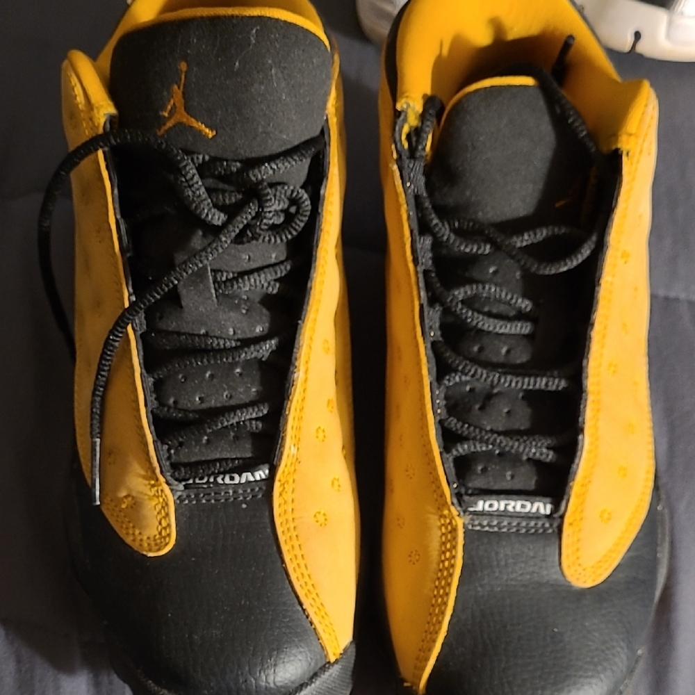 Jordan 13 Kid's Sneakers in Black and Wheat